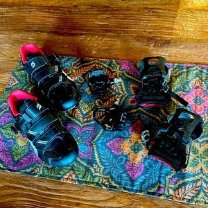 Women’s peloton shoe size 40 bundle with pedals and shoe cages